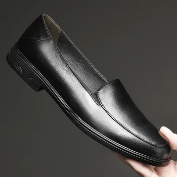 Nové príležitostné slip-up topánky mokasíny Britský štýl jednoduché čierne svetlo ústne vrstva cowhide fashion square vlasy holič topánky zreko